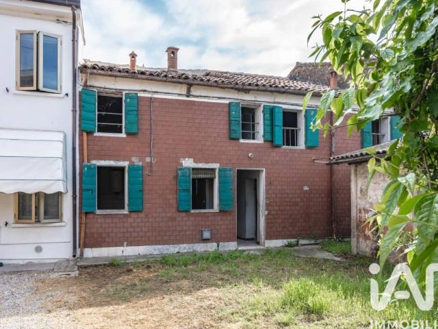 Villa Schiera in vendita a Voghiera, Reggio Emilia
