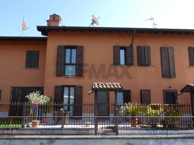 Villa Schiera in vendita a Zinasco, Lombardia