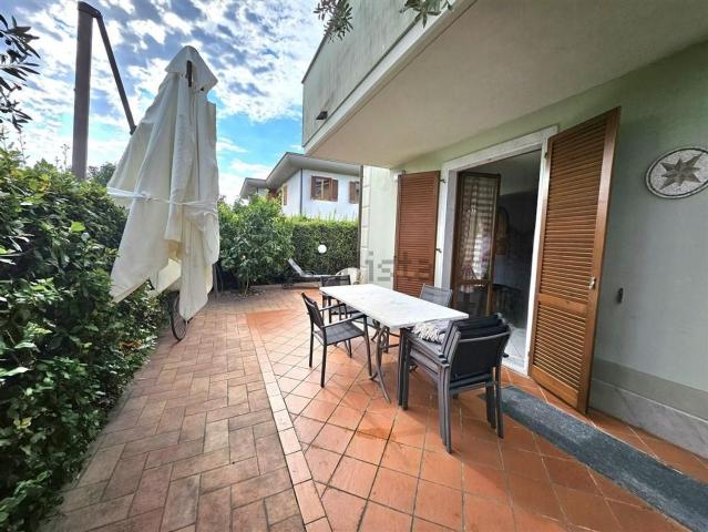 Casa in vendita a Marina di Massa, Marina Di Massa