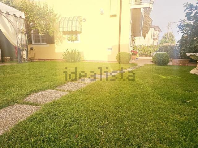 Casa in vendita a Isola, Luni