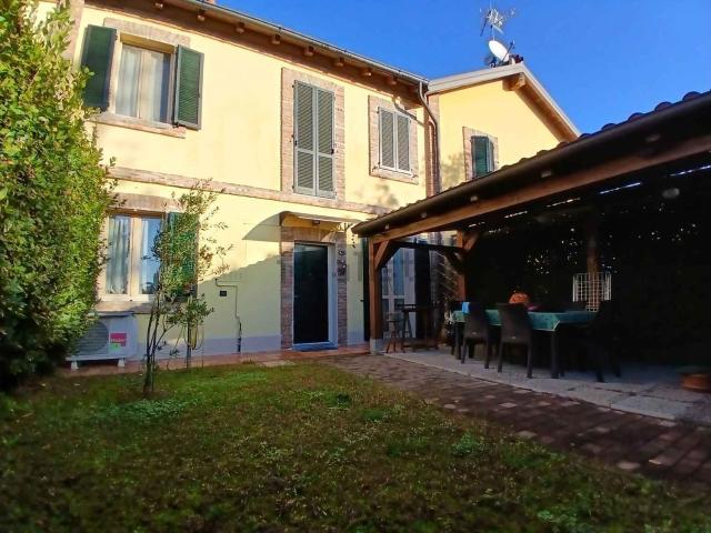 Casa in vendita a Cascina Vignola, Pavia
