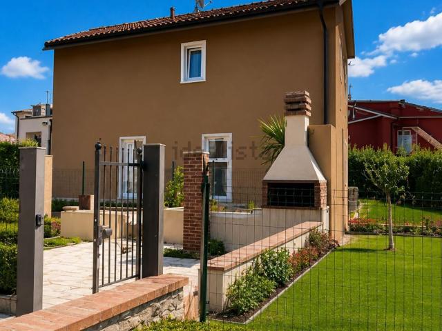 Casa in vendita a Sarzana, Liguria