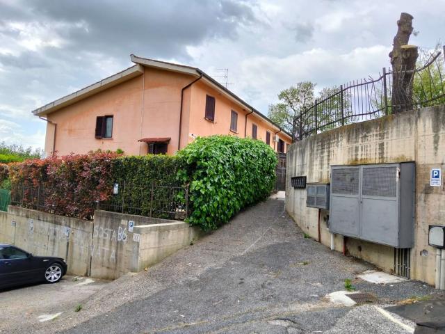 Casa in vendita a Scandriglia, Lazio