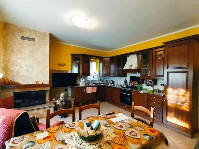 Casa in vendita a Isola, Luni