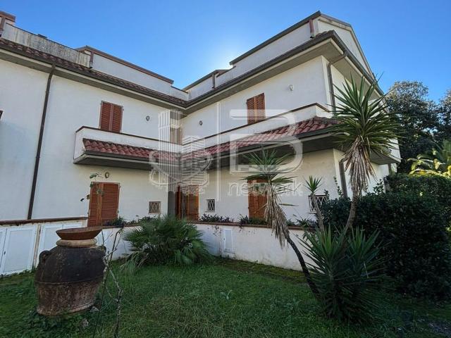 Casa in vendita a Marina di Massa, Marina Di Massa
