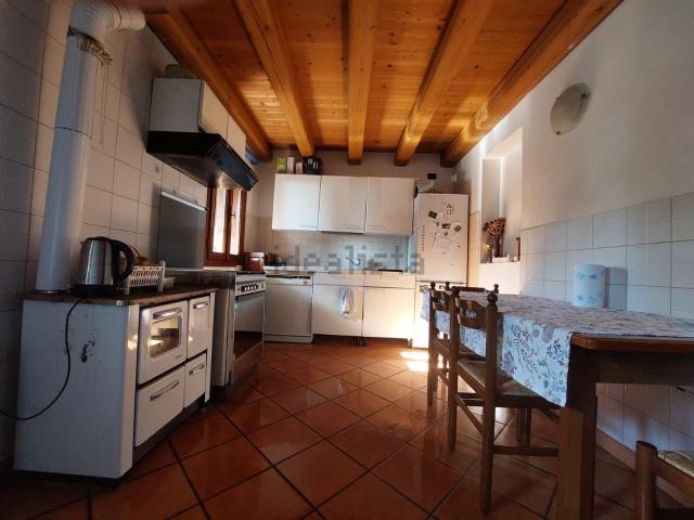 Casa in vendita a Crespano Del Grappa, Veneto