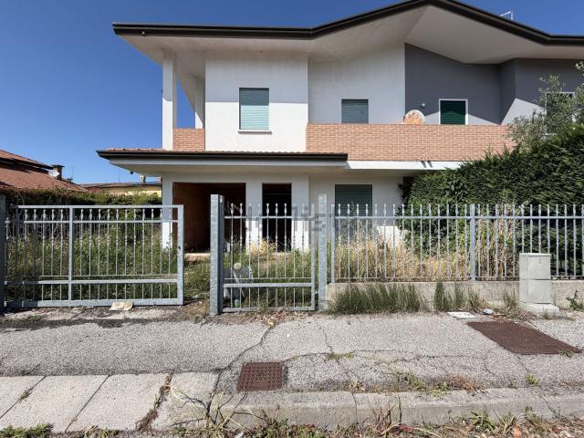 Casa in vendita a Porto Viro, Veneto