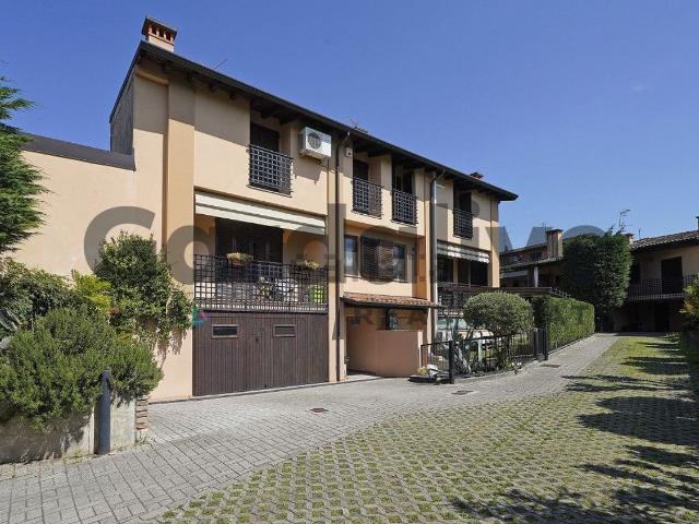Casa in vendita a Lonato, Lombardia
