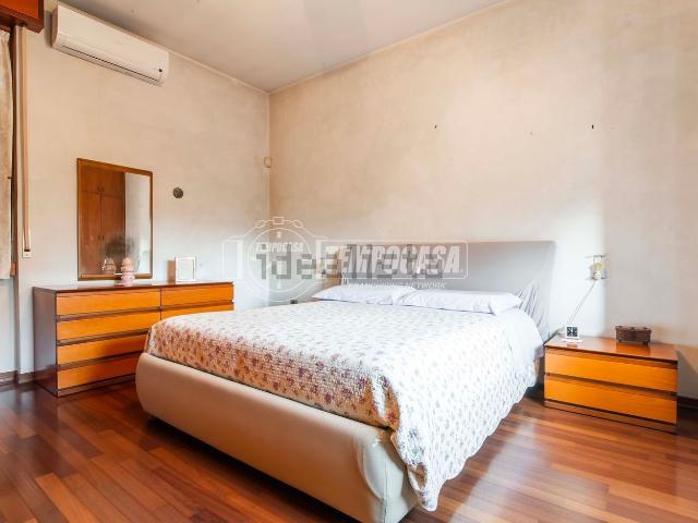 Casa in vendita a Desio, Lombardia