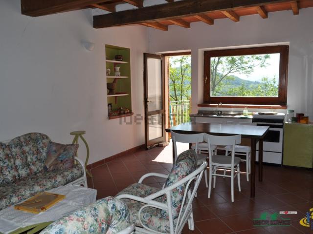 Casa in vendita a Varano De' Melegari, Reggio Emilia
