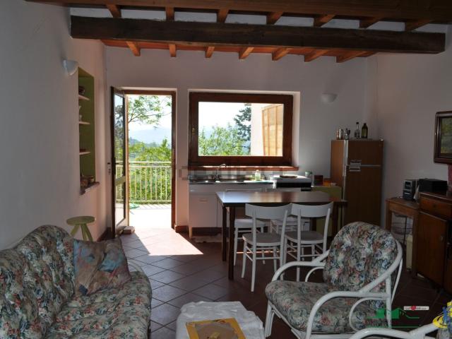 Casa in vendita a Varano De' Melegari, Reggio Emilia