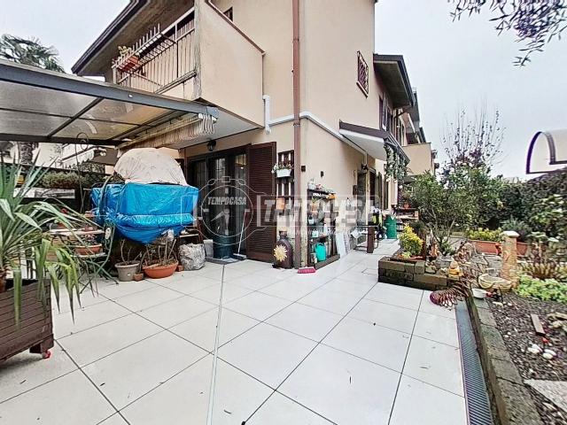 Casa in vendita a Biassono, Lombardia