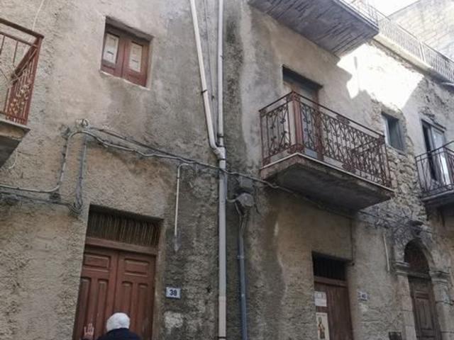 Casa in vendita a Alessandria Della Rocca, Sicilia