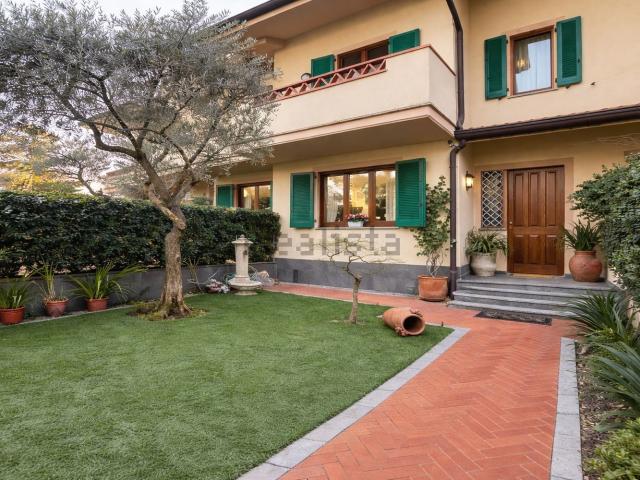 Casa in vendita a Vittoria Apuana, Forte dei Marmi