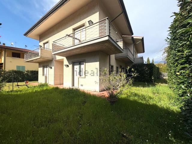 Casa in vendita a Marina di Massa, Marina Di Massa