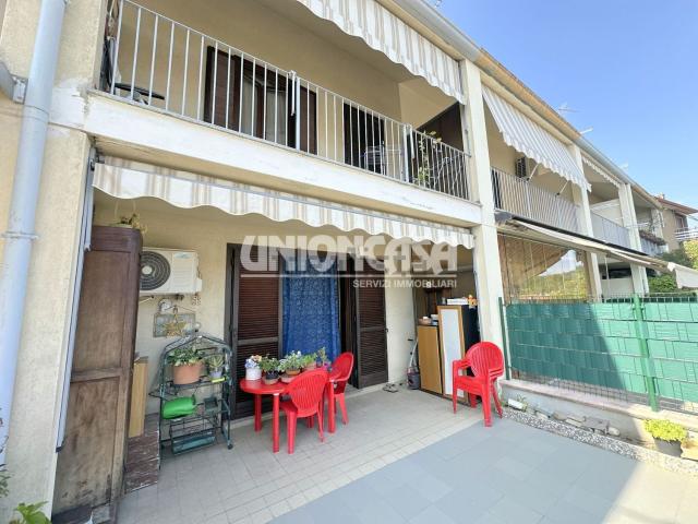 Casa in vendita a Bizzarone, Como