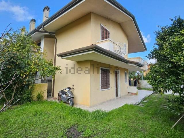 Casa in vendita a Montignoso, Toscana