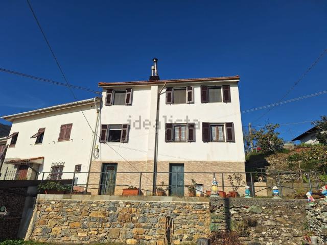 Casa in vendita a Ciambrin, Genova