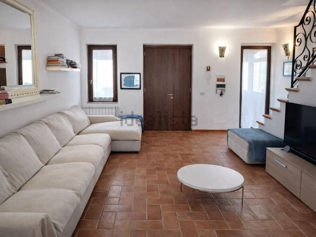Casa in vendita a Ronciglione, Lazio