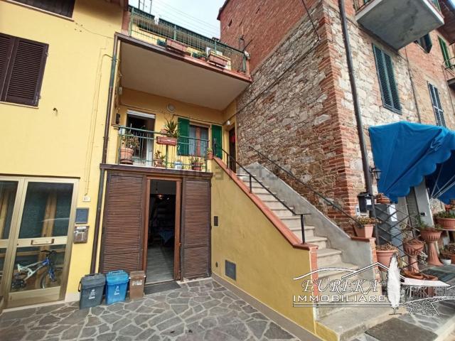 Casa in vendita a Macchie, Gioiella