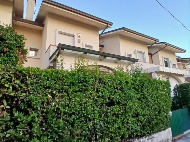 Casa in vendita a Marina Di Massa, Toscana