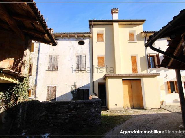 Casa in vendita a Pieve del Grappa, Segusino