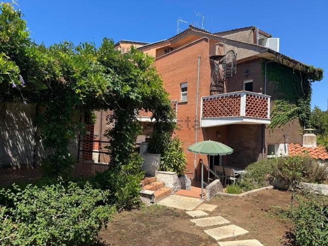 Casa in vendita a Colle Romito, Roma Capitale