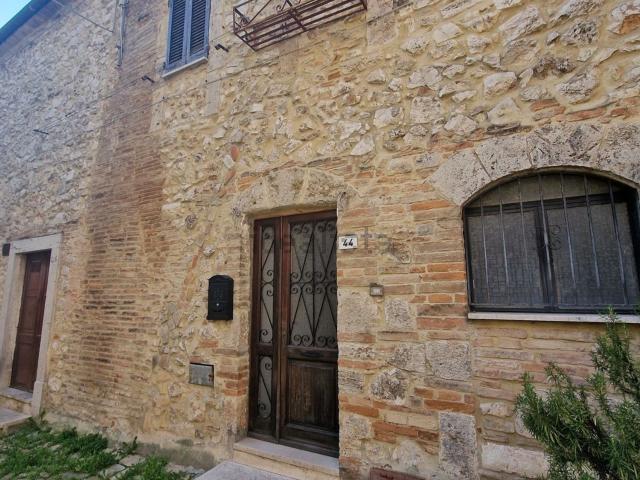 Casa in vendita a Collesecco, Lugnano In Teverina
