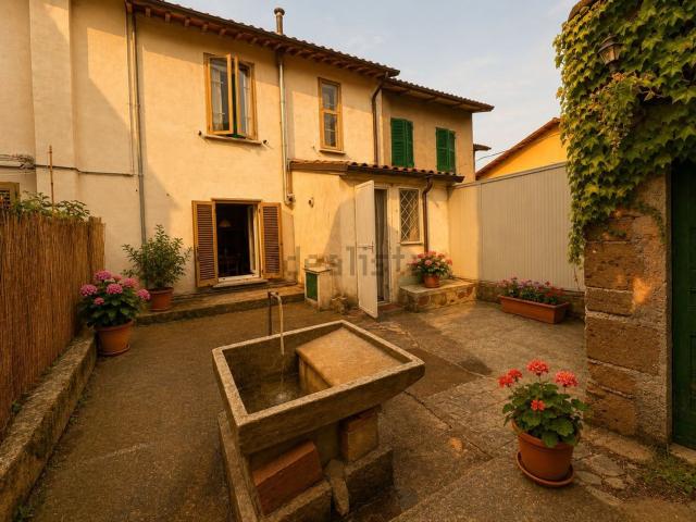 Casa in vendita a Gualdo Tadino, Perugia