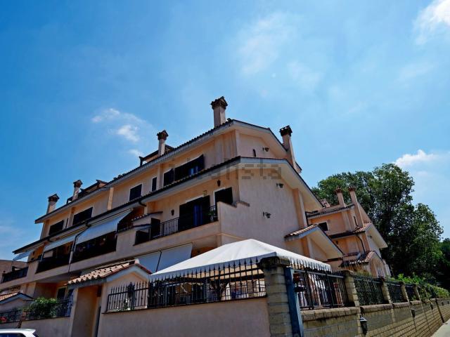 Casa in vendita a Pantan Monastero, Roma Capitale