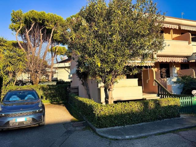 Casa in vendita a Marina di Massa, Marina Di Massa
