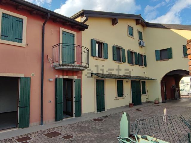 Casa in vendita a Mozzecane, Veneto