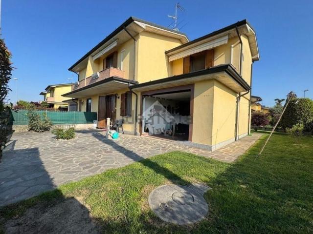 Casa in vendita a Torlino Vimercati, Lombardia