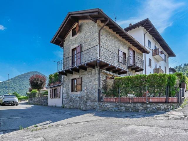Casa in vendita a Selvino, Lombardia
