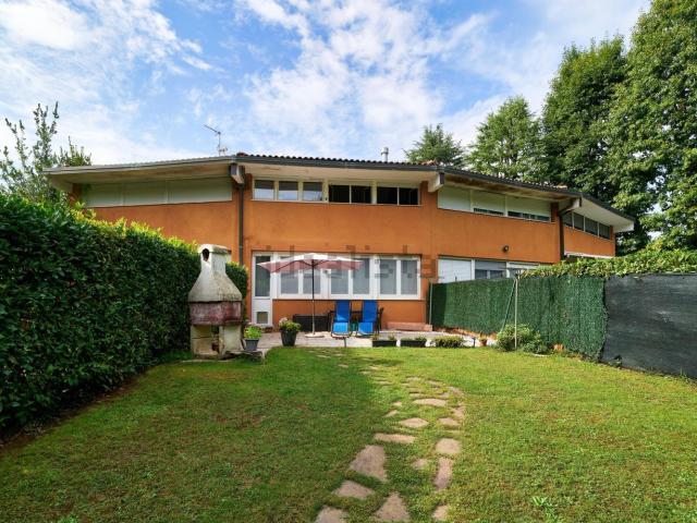 Casa in vendita a Venegono Superiore, Varese