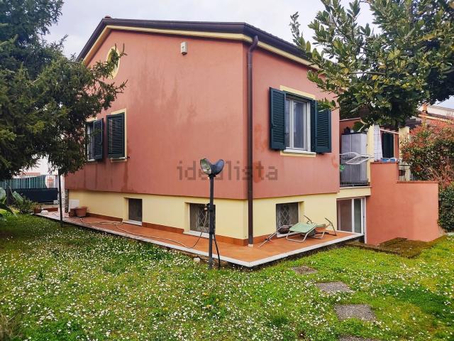 Casa in vendita a Sarzana, Liguria