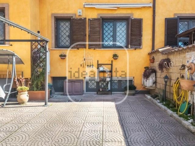 Casa in vendita a Giardino di Roma, Roma Capitale