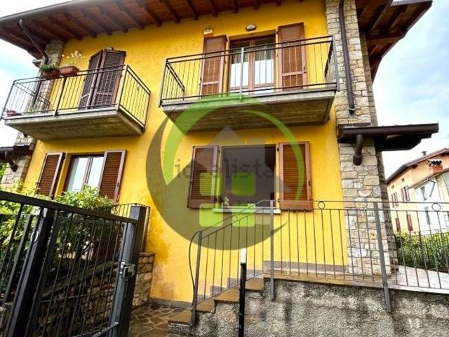 Casa in vendita a Nembro, Bergamo