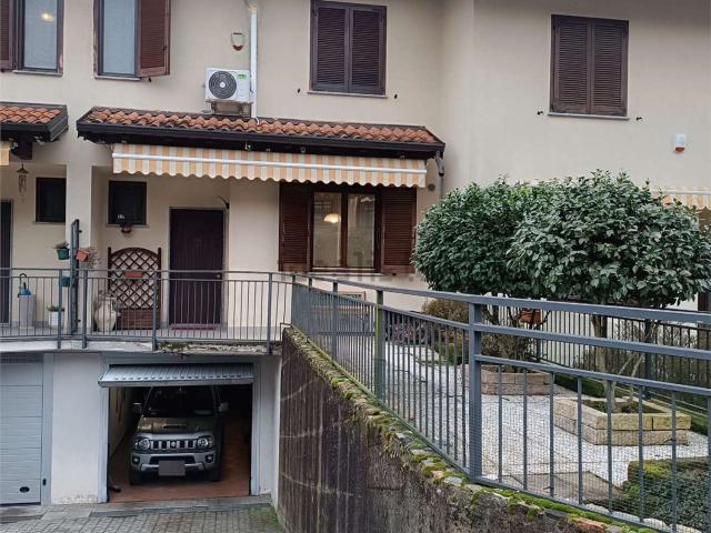 Casa in vendita a Bardello, Lombardia