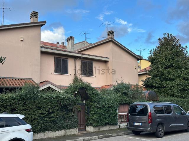 Casa in vendita a Biassono, Lombardia