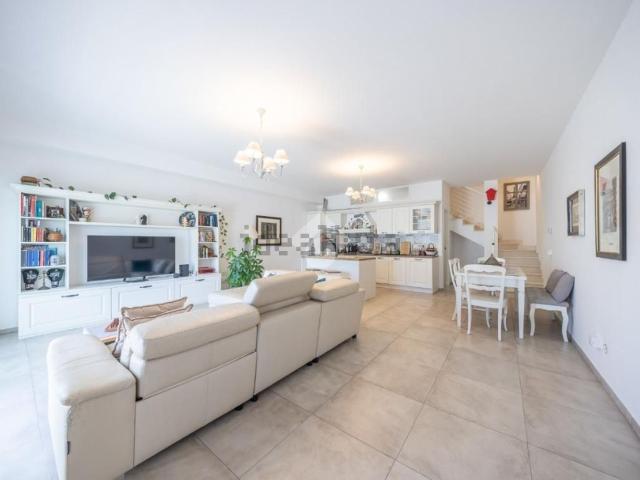 Casa in vendita a Guidonia Montecelio, Roma Capitale