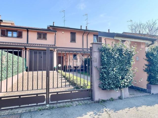 Casa in vendita a Vernate, Lombardia