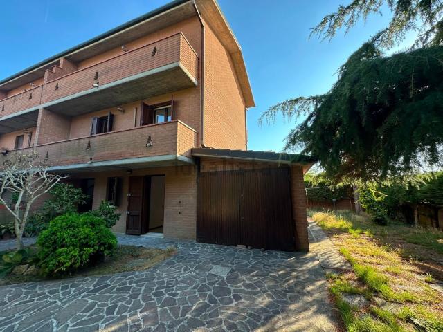 Casa in vendita a Ferrara, Reggio Emilia