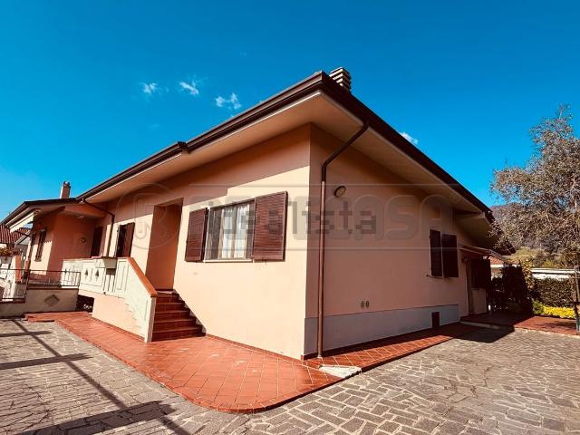 Casa in vendita a Marina di Massa, Marina Di Massa