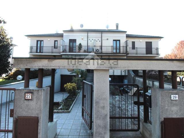 Casa in vendita a Ornago, Lombardia