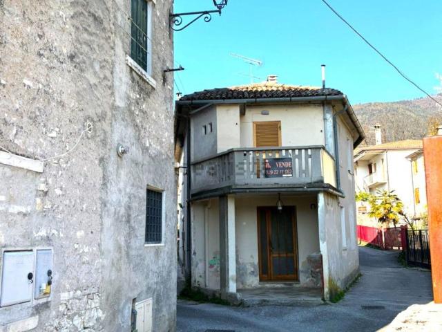 Casa in vendita a Valdobbiadene, Veneto