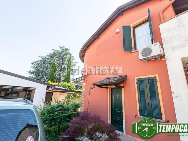 Casa in vendita a Soresina, Lombardia