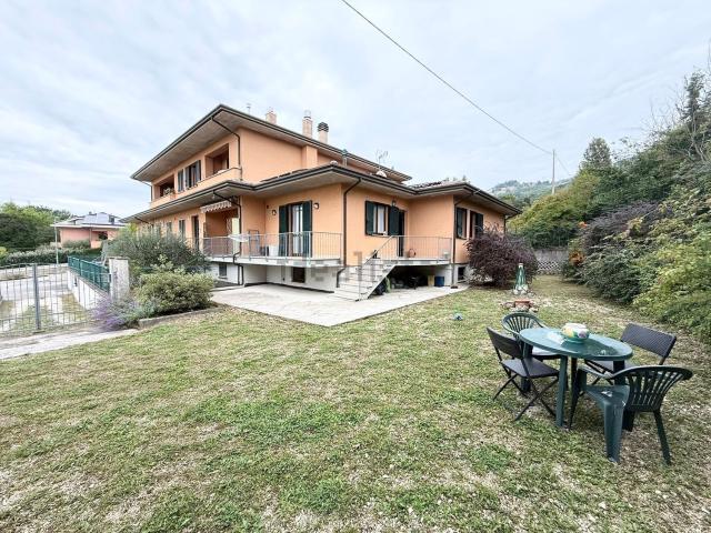 Casa in vendita a Fossato Di Vico, Umbria