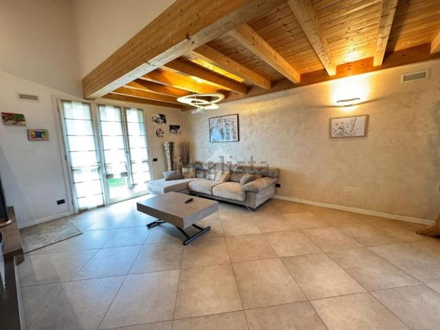 Casa in vendita a Lomagna, Lombardia