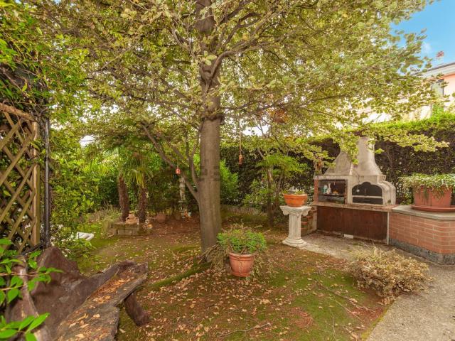 Casa in vendita a Tradate, Lombardia